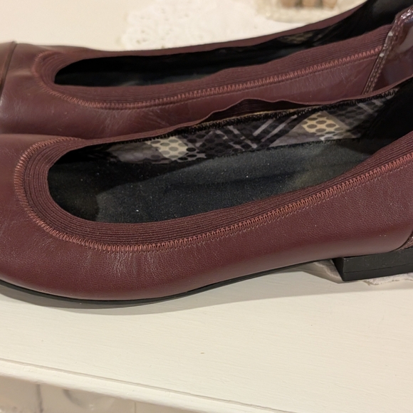 Naturalizer flats- size 7 - Picture 11 of 12